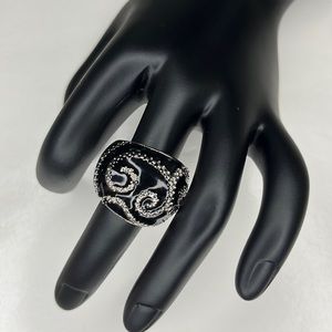 Chunky statement ring black enamel and silver swirls. Size 7
